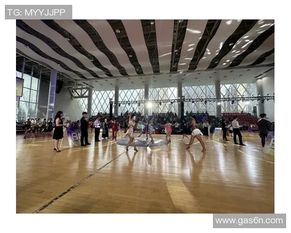 足球明星们在舞池中尽情展现魅力与激情的精彩跳舞视频合集