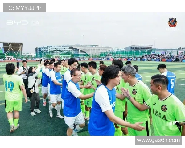 香港足球明星队南京球员展现激情与实力共谱足球新篇章